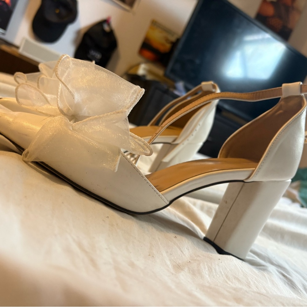 Chic Cream Block Heel Sandals with Bow